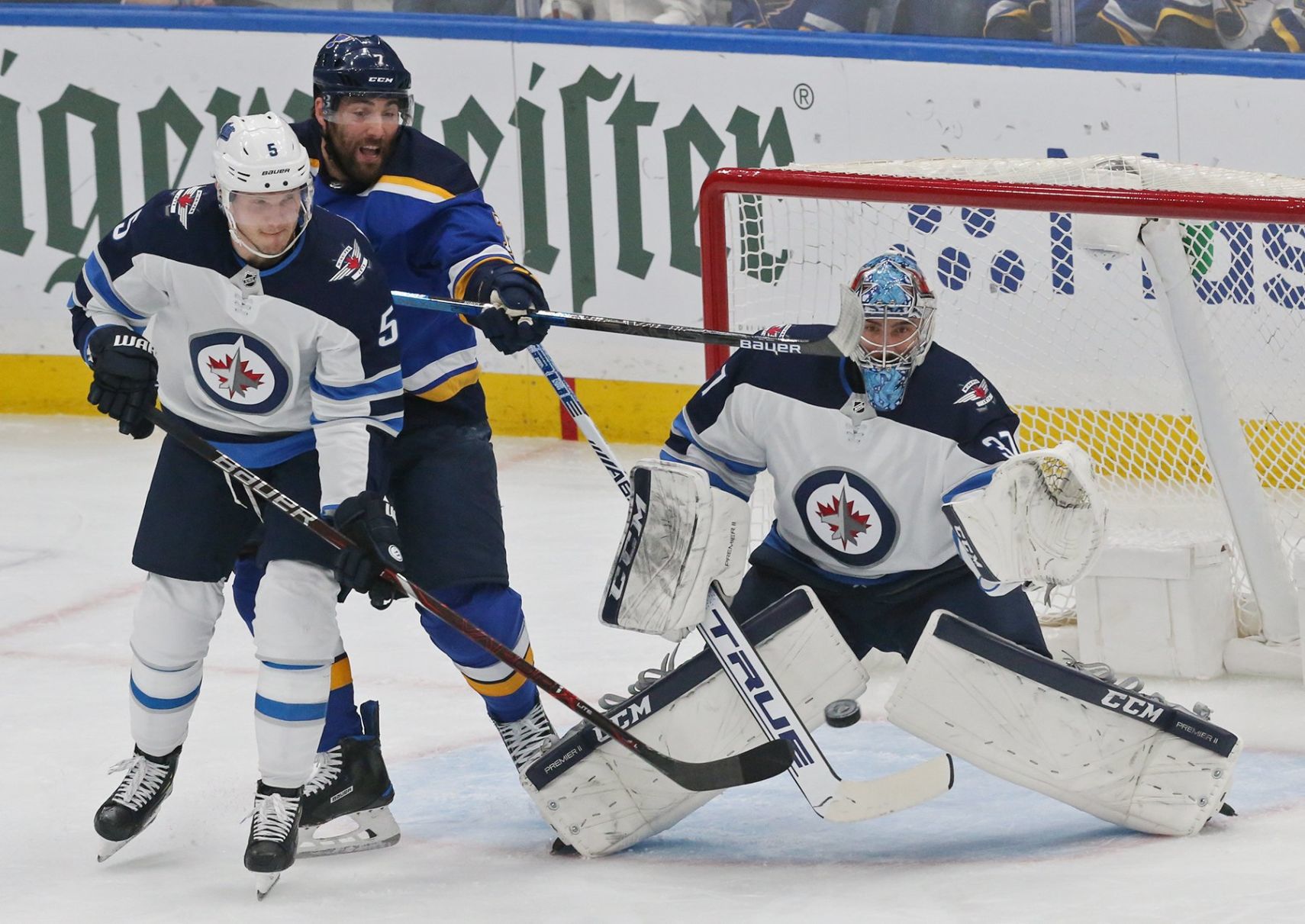 Blues and Jets skate in game 4 at the Enterprise Center